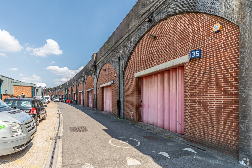 Broughton St, Londres à louer - Photo du bâtiment - Image 2 de 4
