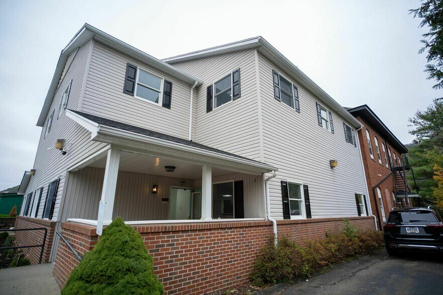 7 Prospect Ave, Galeton, PA à vendre - Photo du bâtiment - Image 2 de 16