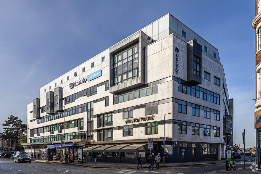 2 Dollis Park, Londres à louer - Photo du bâtiment - Image 2 de 3