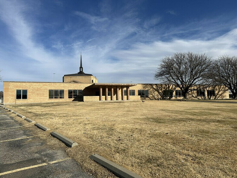 3001 Wolflin Ave, Amarillo, TX à louer - Photo du bâtiment - Image 2 de 9