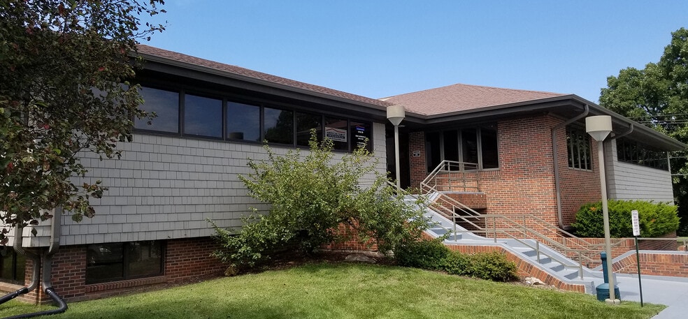 Wanamaker Dr. Office Buildings portfolio of 2 properties for sale on LoopNet.ca - Building Photo - Image 3 of 5