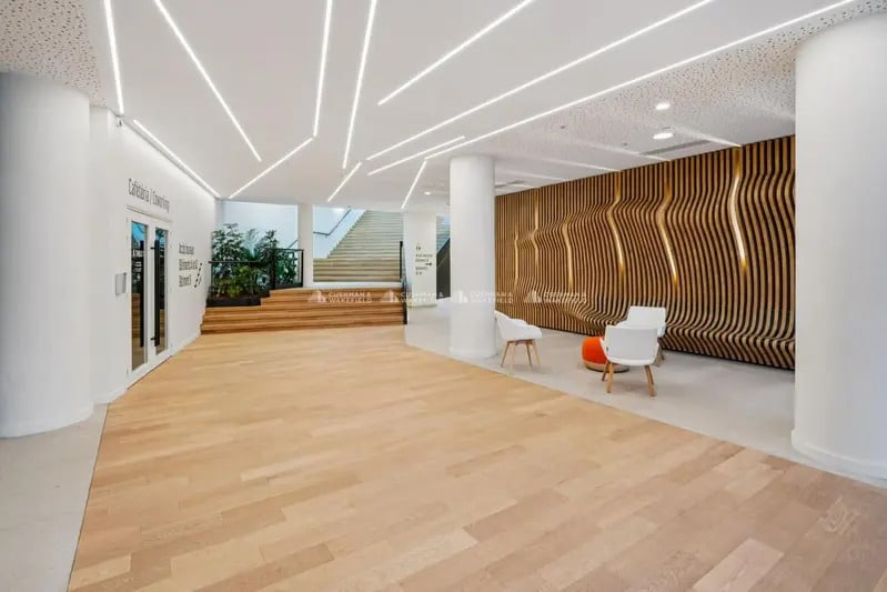 1-3 Rue Stephenson, Montigny-le-Bretonneux à louer - Hall d’entrée - Image 3 de 9
