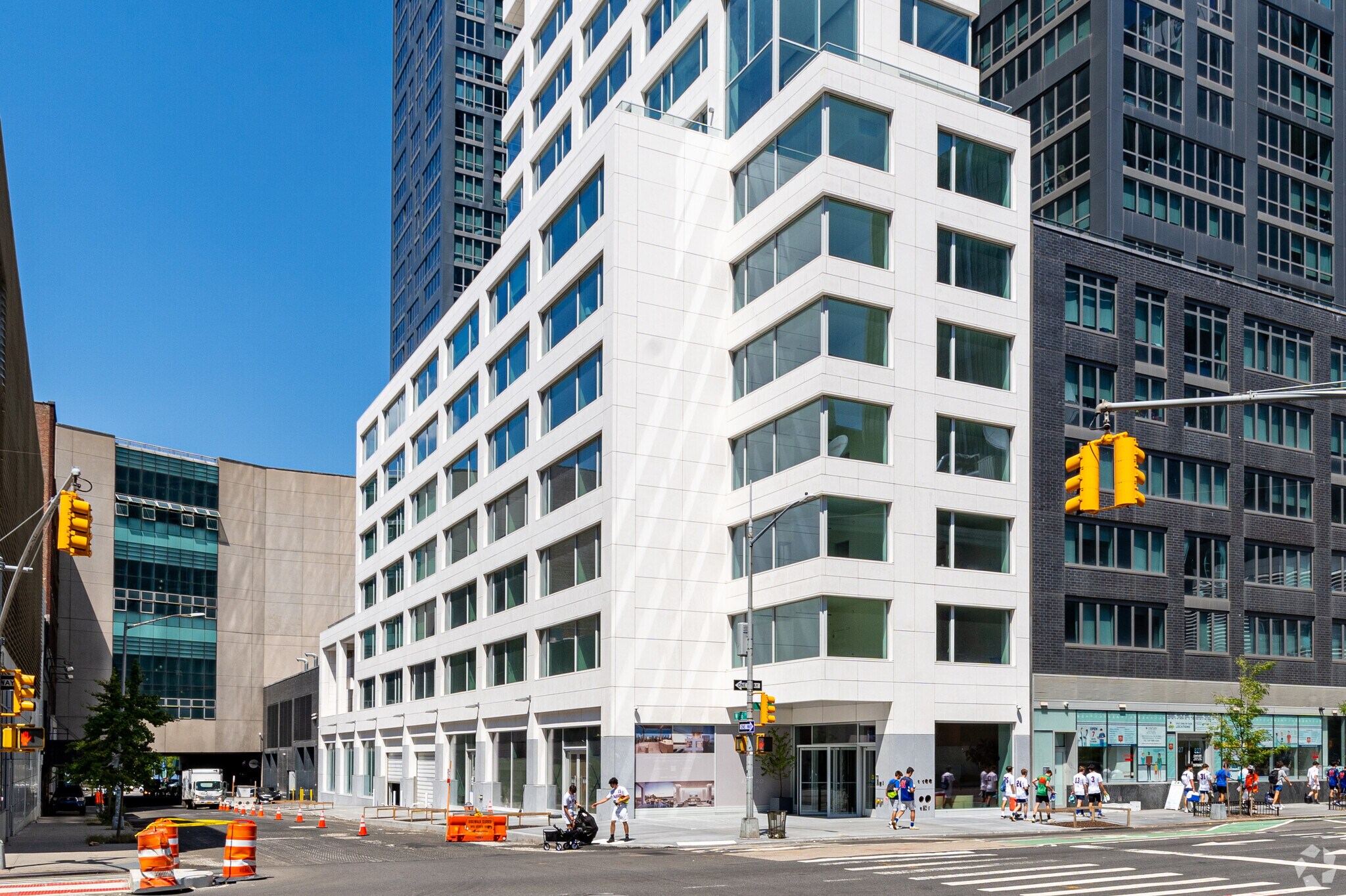 825 11th Ave, New York, NY for sale Primary Photo- Image 1 of 16