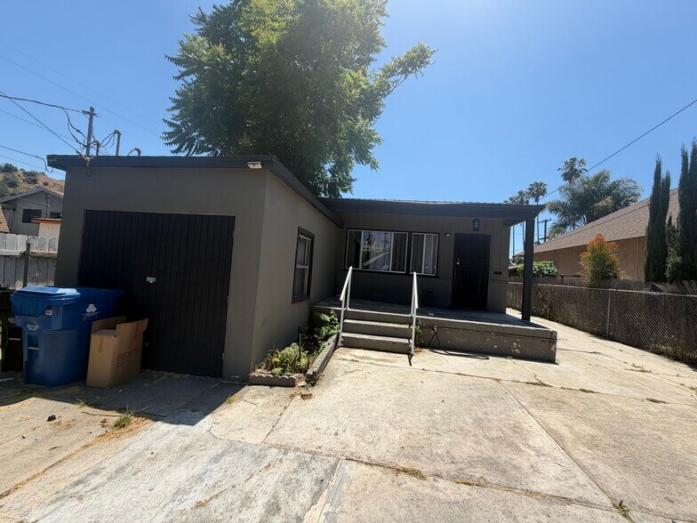 6236 Arroyo Glen St, Los Angeles, CA à vendre - Photo du bâtiment - Image 2 de 7