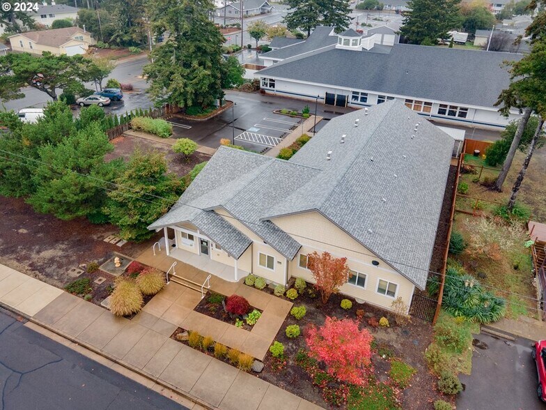 1445 8th St, Florence, OR à vendre - Aérien - Image 3 de 17