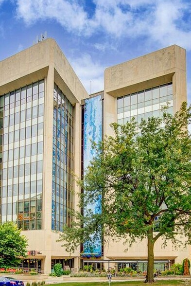 316 W Washington Ave, Madison, WI à louer - Photo du bâtiment - Image 2 de 13