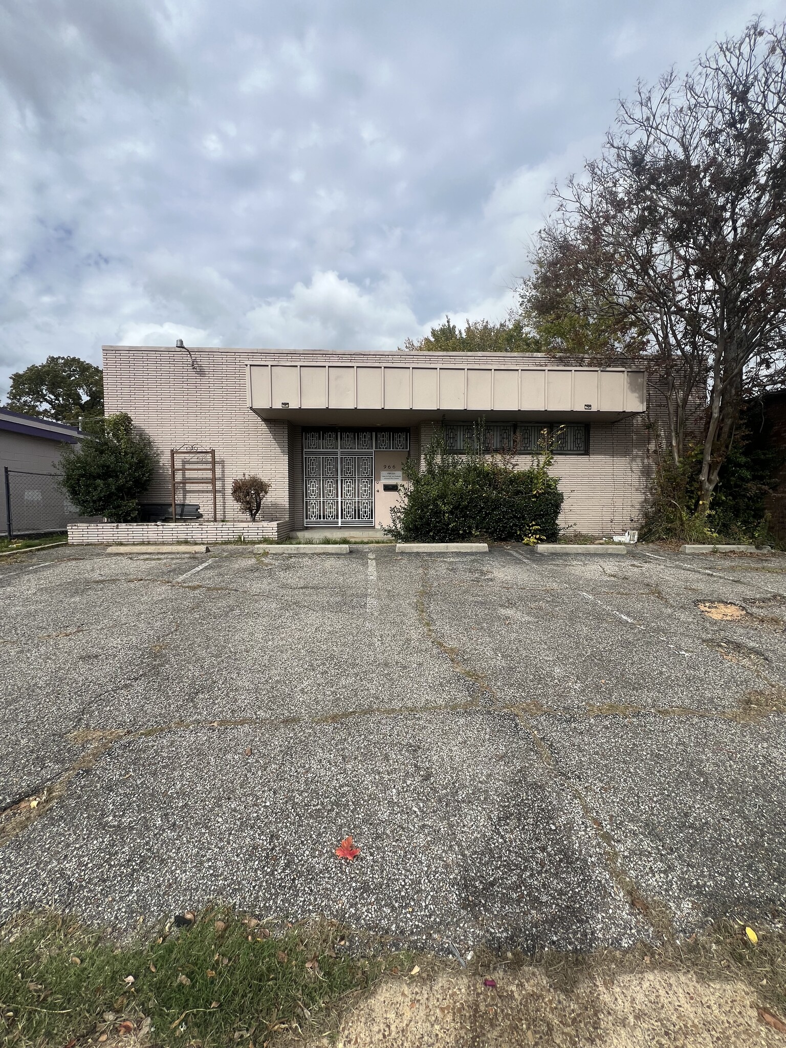 966 Eh Crump Blvd, Memphis, TN for sale Building Photo- Image 1 of 29