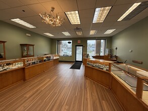 356 S Broadway St, Salem, NH à louer Photo intérieure- Image 2 de 4