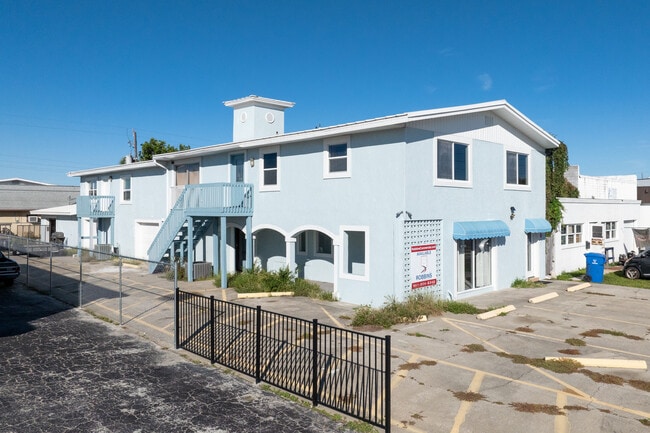 More details for 236 Grove St S, Venice, FL - Retail for Auction