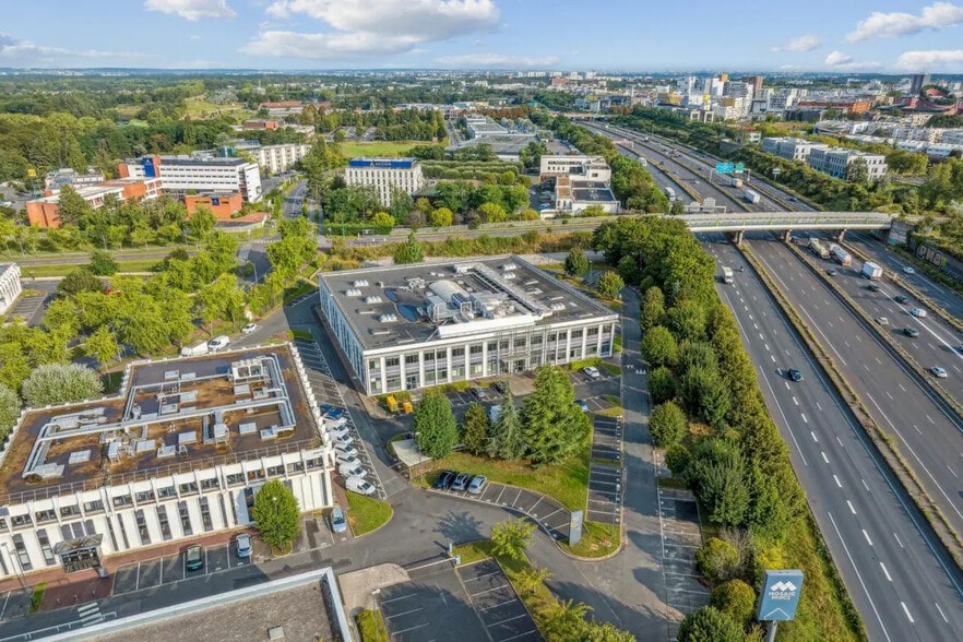 Flex in COURCOURONNES for lease - Building Photo - Image 3 of 9