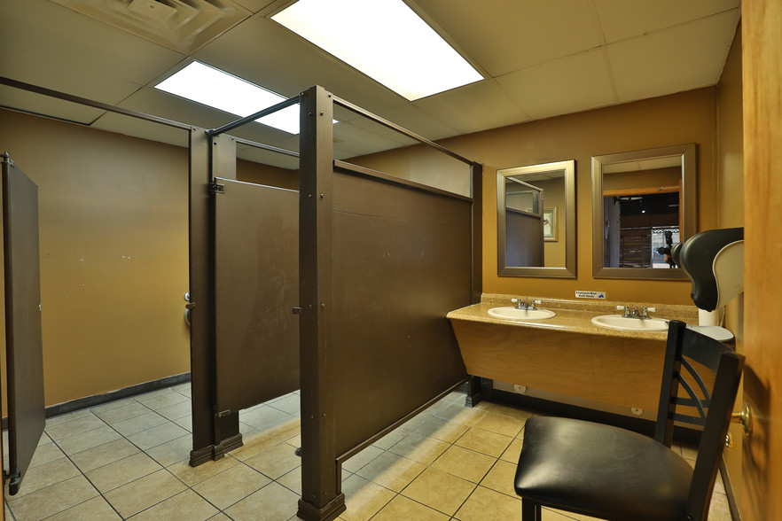 1001-1023 S Broadway St, La Porte, TX for lease - Interior Photo - Image 3 of 8