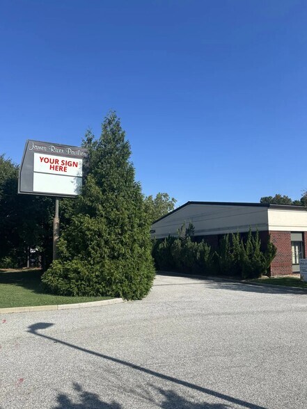 11234 Jefferson Ave, Newport News, VA à louer - Photo du bâtiment - Image 2 de 3