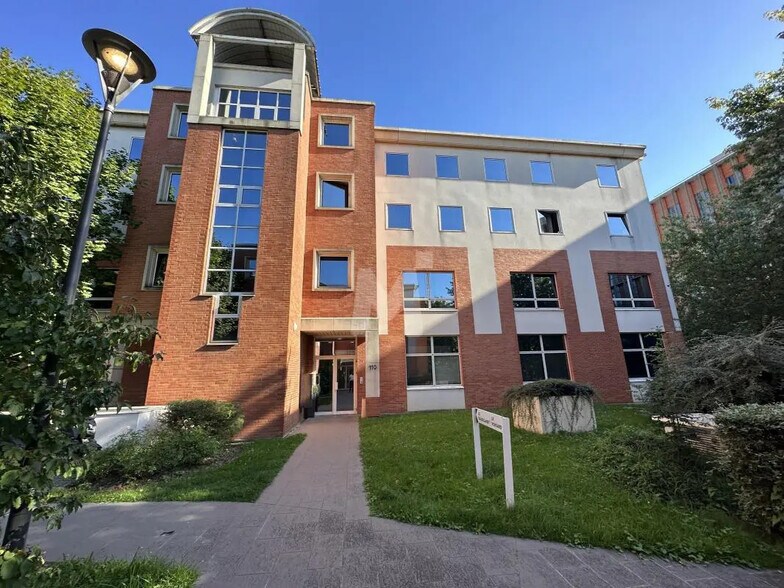 Bureau dans Chevilly-Larue à louer - Photo du bâtiment - Image 1 de 8