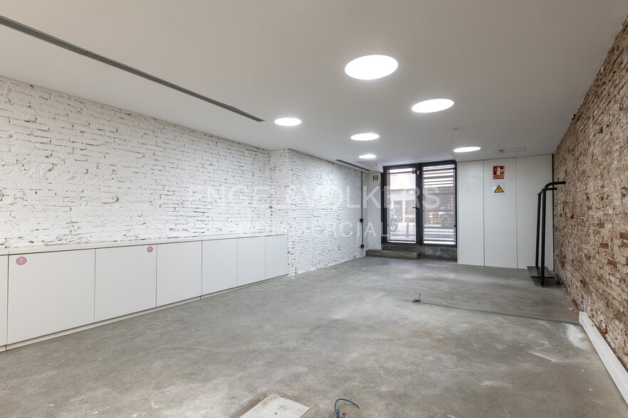 Multifamily in Barcelona, Barcelona for sale - Interior Photo - Image 1 of 9
