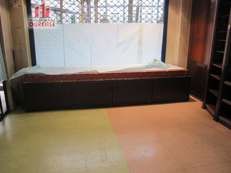Retail in Ourense, Orense for lease Building Photo- Image 1 of 12