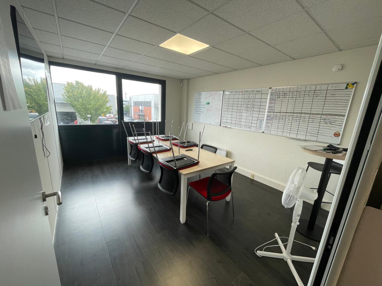 Flex in Herblay-sur-Seine for lease Interior Photo- Image 1 of 21