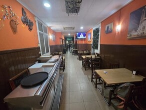 Retail in Barcelona, Barcelona for lease Interior Photo- Image 1 of 18