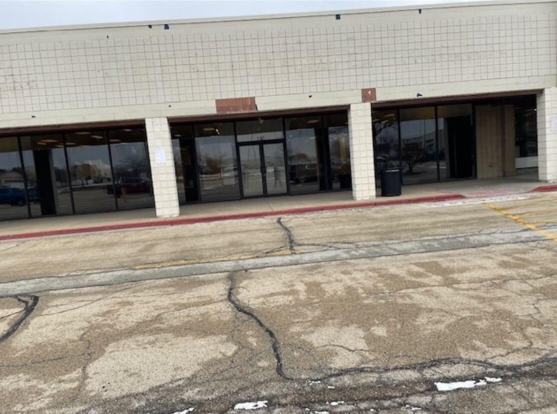 2000 N Neil St, Champaign, IL à louer Photo du bâtiment- Image 1 de 2