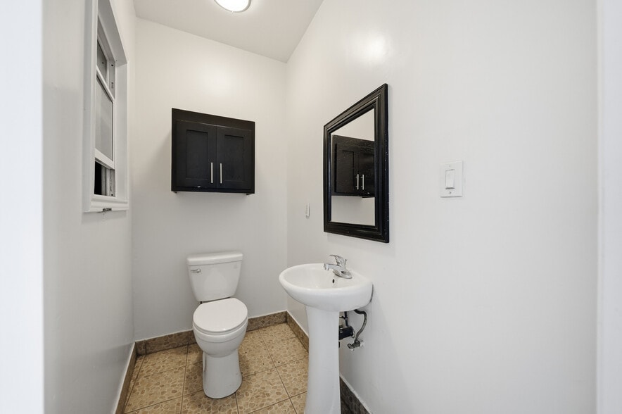4373 Telegraph Rd, Los Angeles, CA for lease - Building Photo - Image 3 of 7