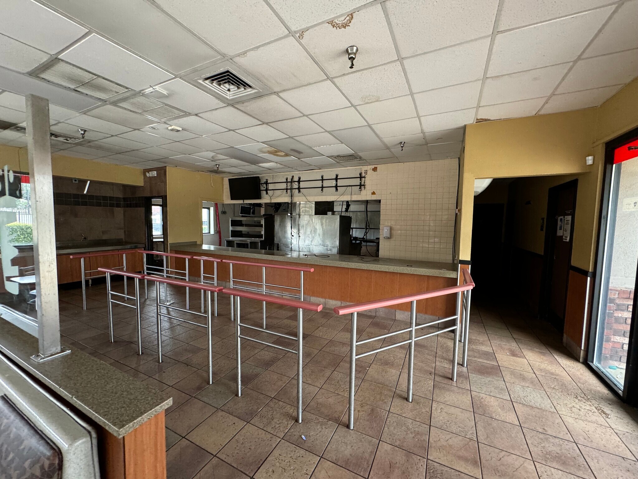 210 State St E, Jacksonville, FL for lease Interior Photo- Image 1 of 16