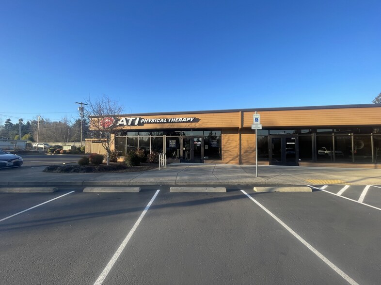 3165 Commercial St SE, Salem, OR à louer - Photo du bâtiment - Image 1 de 7