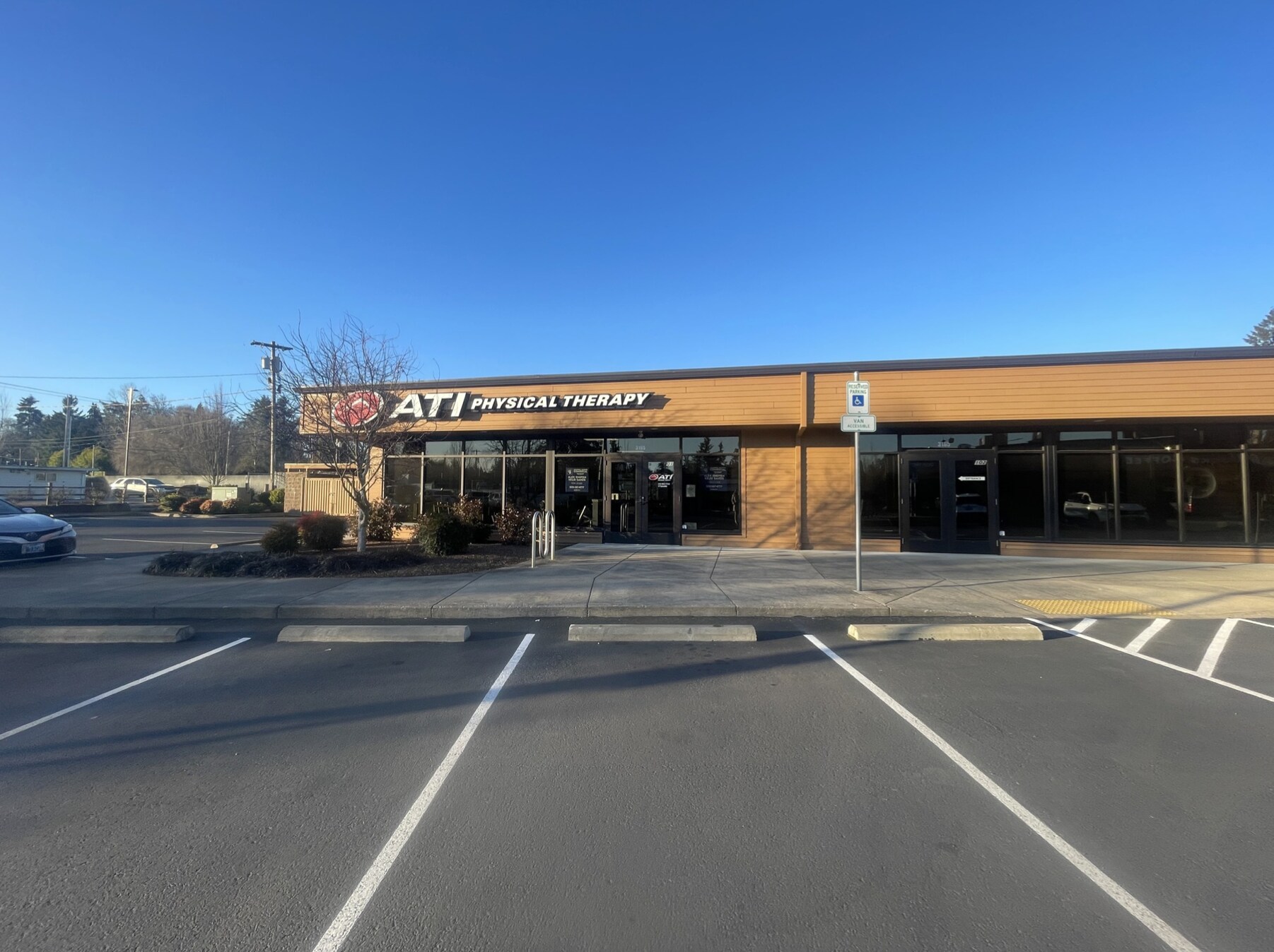 3165 Commercial St SE, Salem, OR for lease Building Photo- Image 1 of 8