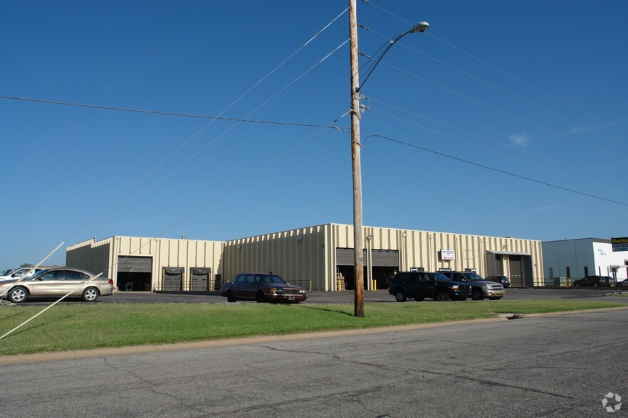 1729 S Sabin St, Wichita, KS for lease - Primary Photo - Image 1 of 4