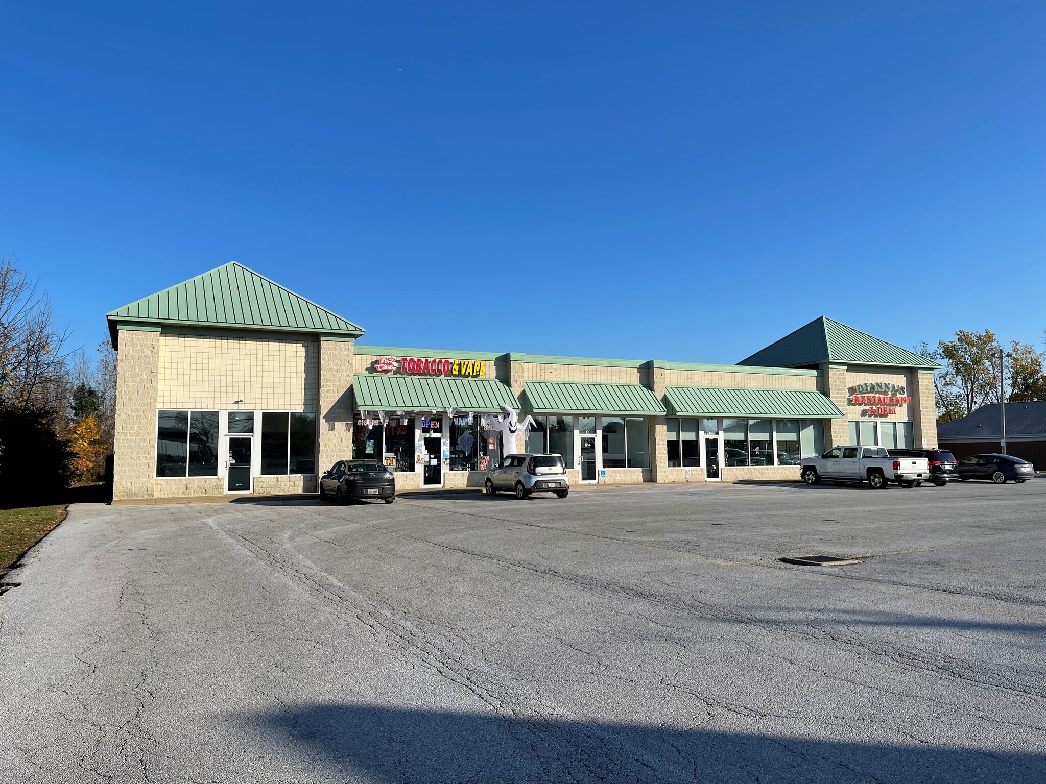 2853-2865 E Harbor Rd, Port Clinton, OH for lease Building Photo- Image 1 of 5