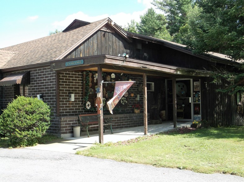 2260 State Highway 29A, Gloversville, NY à vendre - Photo du bâtiment - Image 3 de 38