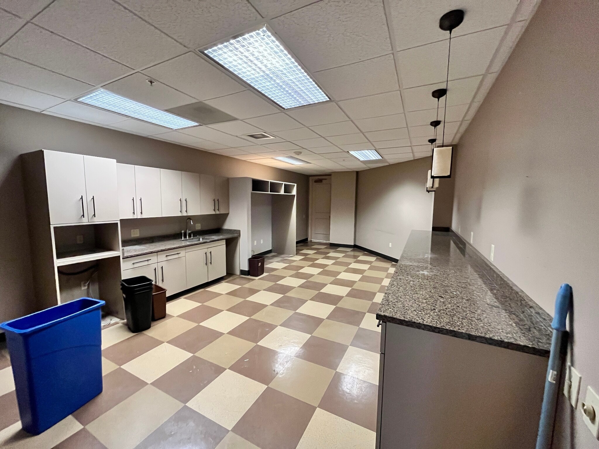 1100 Main St, Kansas City, MO for lease Interior Photo- Image 1 of 7