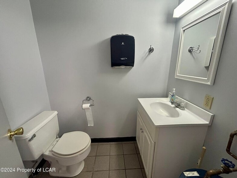 486 S Mountain Blvd, Mountain Top, PA for lease - Interior Photo - Image 3 of 6