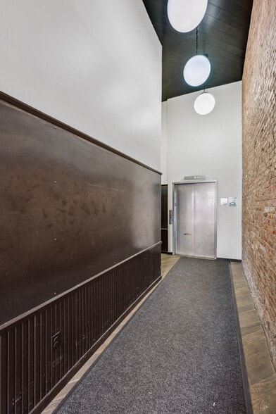 412 Broadway, New York, NY for lease - Building Photo - Image 3 of 32