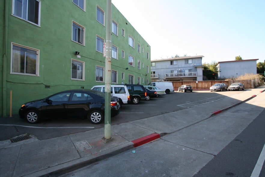 1458 E 33rd St, Oakland, CA à vendre - Photo du bâtiment - Image 3 de 23