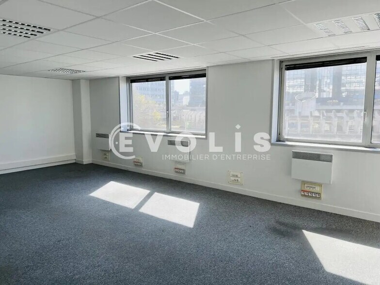 Bureau dans Noisy-le-Grand à louer - Photo du bâtiment - Image 3 de 8