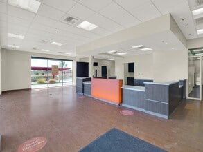 8041 N Black Canyon Fwy, Phoenix, AZ à louer Photo intérieure- Image 2 de 8