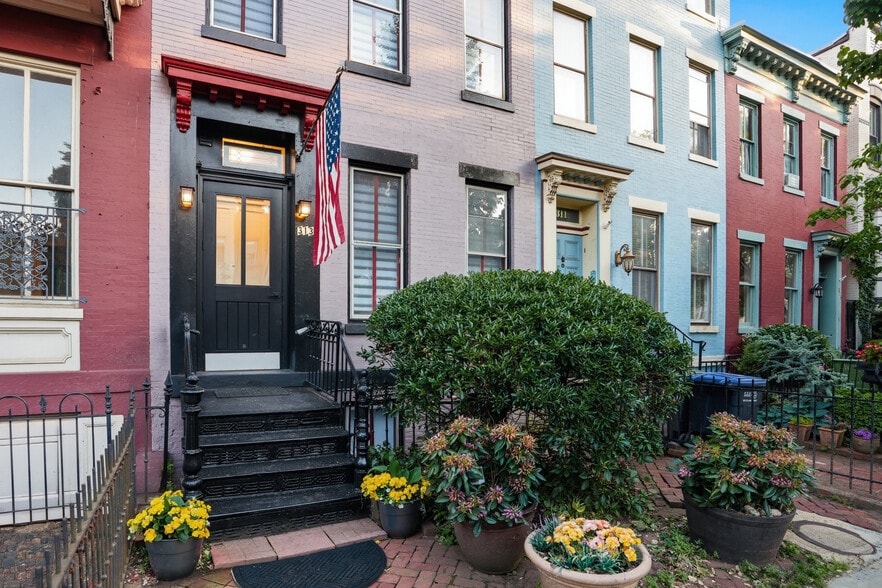 313 C St SE, Washington, DC à vendre - Photo du bâtiment - Image 2 de 42