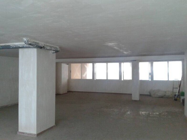 Retail in València for lease - Building Photo - Image 2 of 2