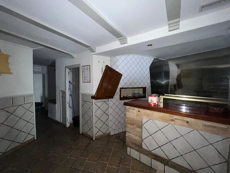 Commerce de détail dans Cáceres, Cáceres à vendre - Photo du bâtiment - Image 2 de 12