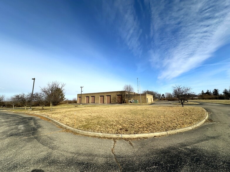 4820 Wolf Rd, Dayton, OH à vendre - Photo du bâtiment - Image 2 de 8