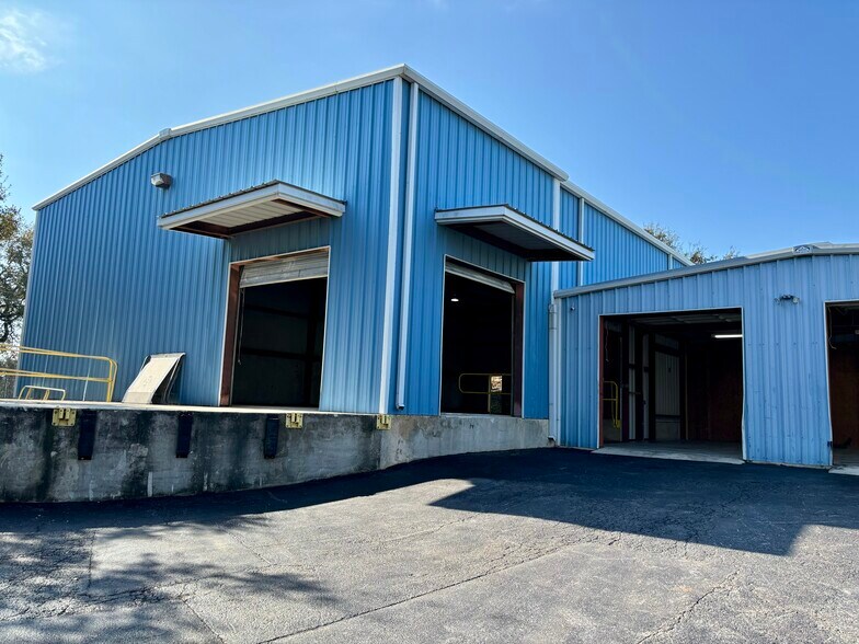 2340 W R Larson Rd, San Antonio, TX à louer - Photo du bâtiment - Image 2 de 20