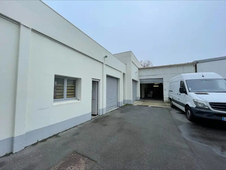 Industriel dans Noisy-le-Sec à louer - Photo du bâtiment - Image 3 de 14