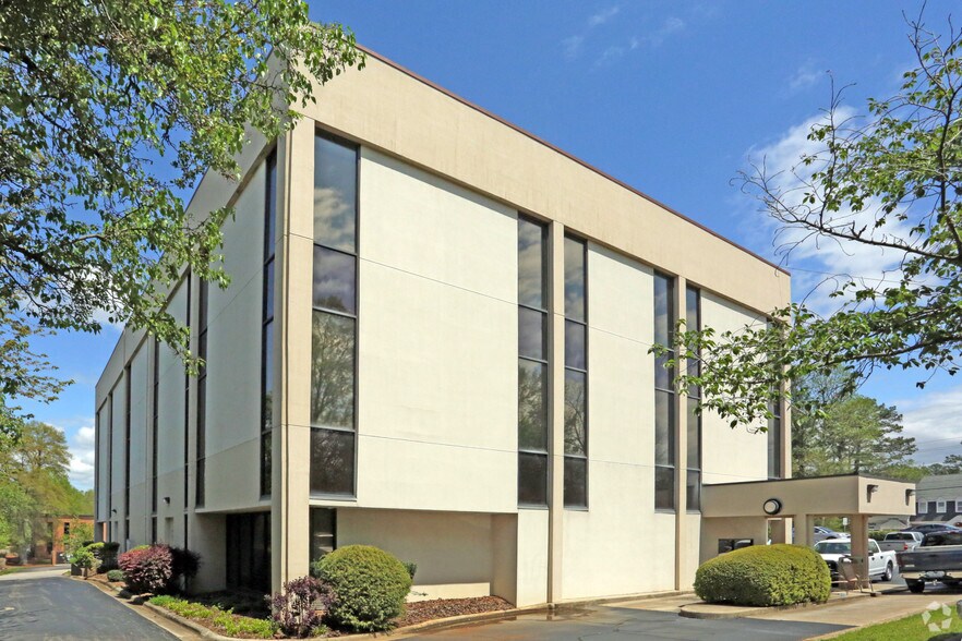 1140 Kildaire Farm Rd, Cary, NC for lease - Building Photo - Image 3 of 10