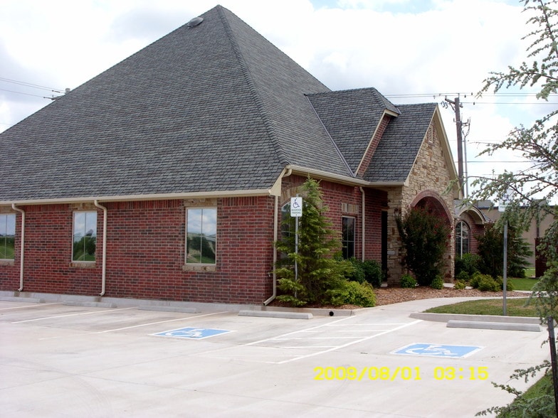 3224 Teakwood Ln, Edmond, OK for sale - Building Photo - Image 3 of 31