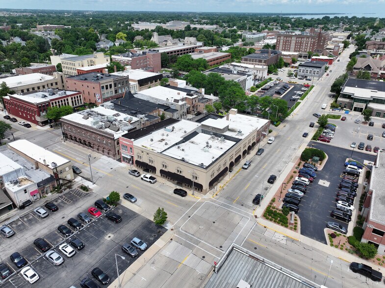 15-19 E 1st St, Fond Du Lac, WI à louer - Photo du bâtiment - Image 3 de 8