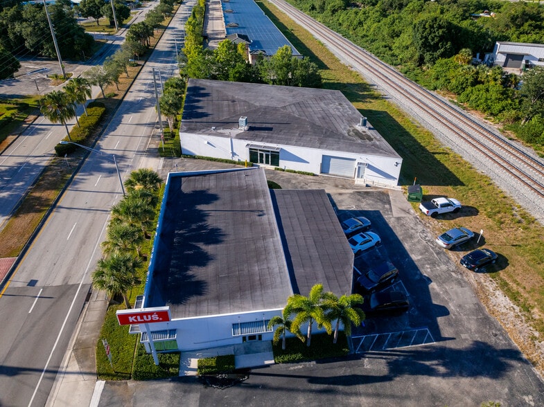 673 US Highway 1, Vero Beach, FL à louer - Photo du bâtiment - Image 3 de 20