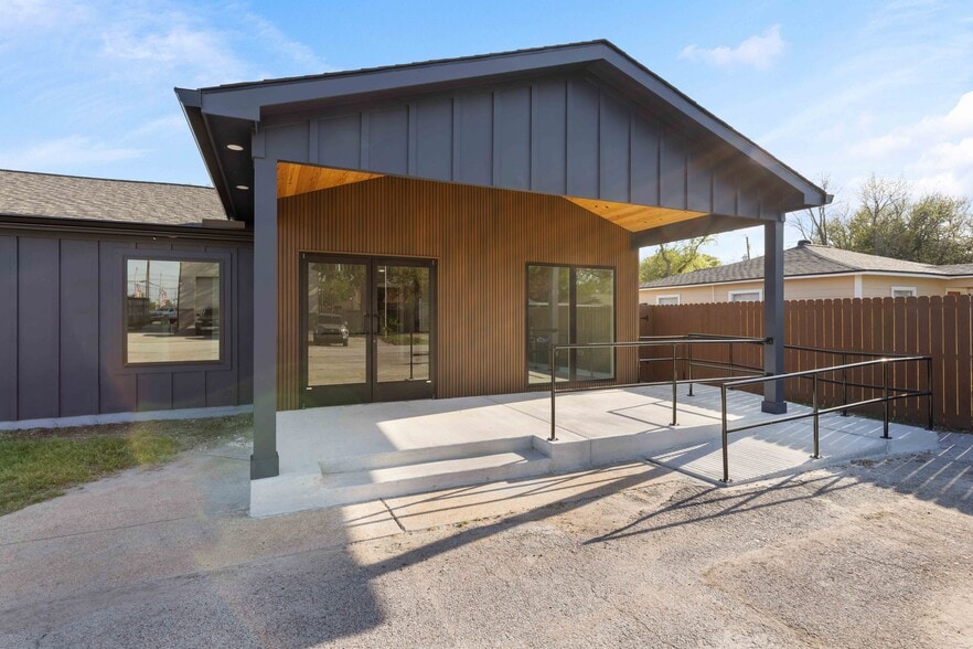 4650 Center St, Deer Park, TX for lease - Building Photo - Image 2 of 12