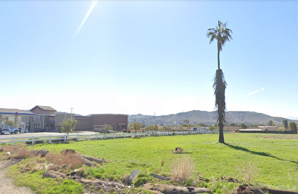 8290 Mission Blvd, Jurupa Valley, CA for lease Building Photo- Image 1 of 3