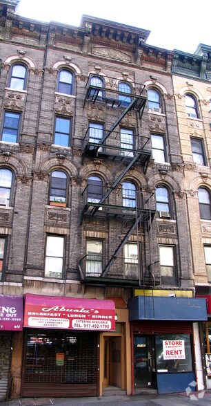 1762 First Ave, New York, NY à louer - Photo principale - Image 1 de 4