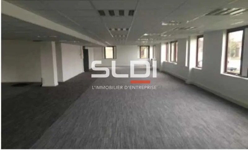 Bureau dans Vénissieux à vendre - Photo du bâtiment - Image 2 de 7
