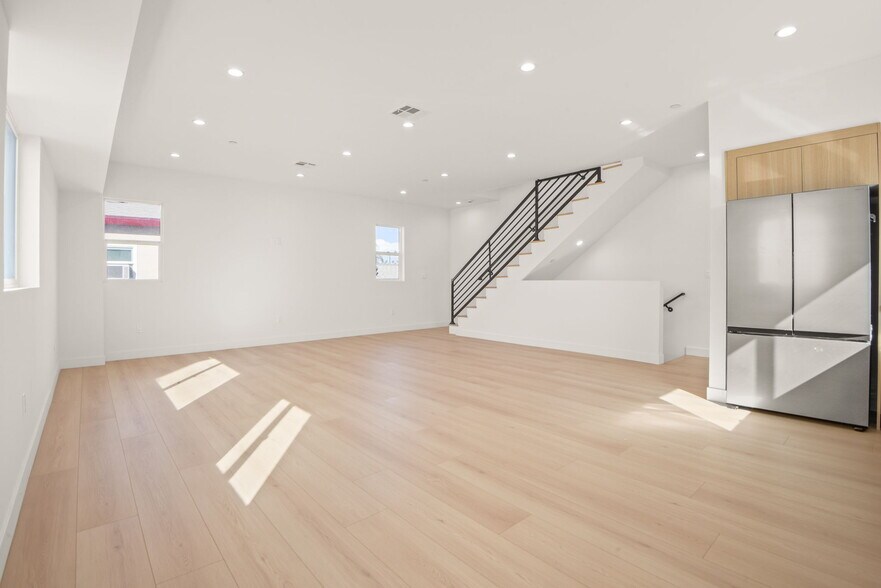 1707 S Burnside Ave, Los Angeles, CA à vendre - Photo intérieure - Image 2 de 11